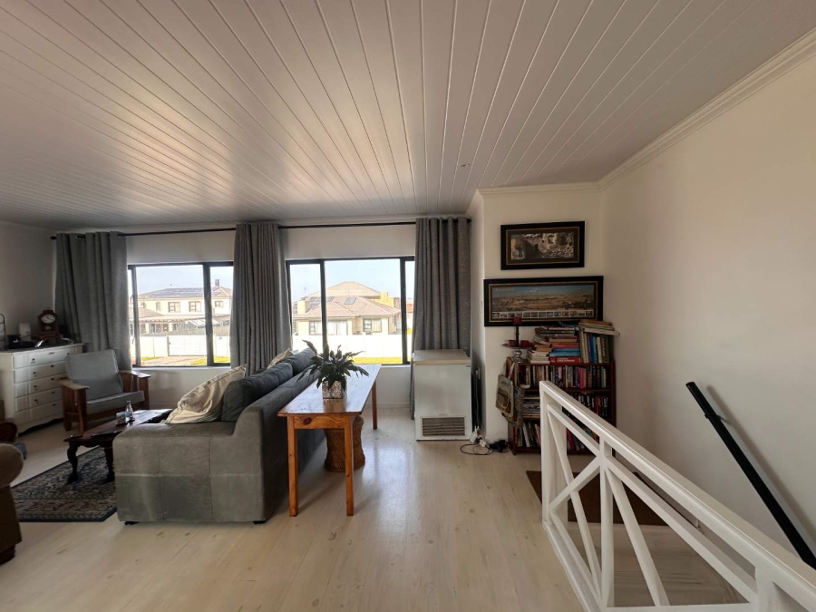 5 Bedroom Property for Sale in Fraaiuitsig Western Cape